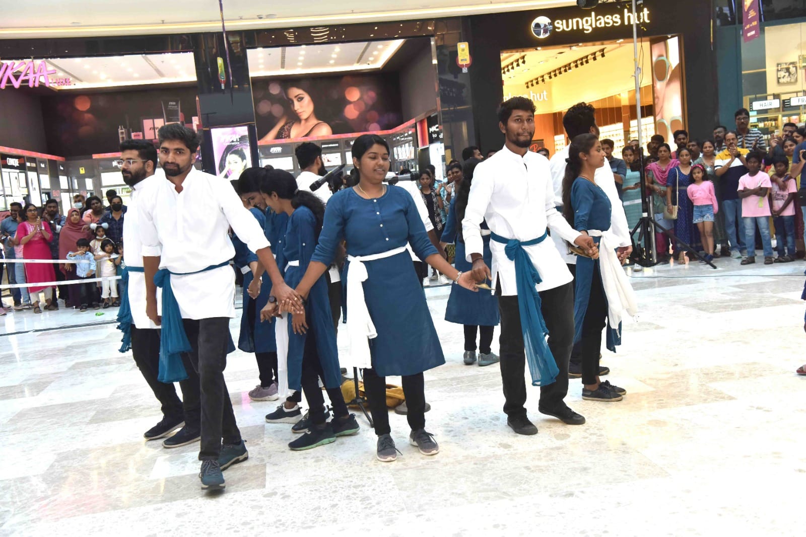 മില്ലറ്റ് ഫെസ്റ്റിവലിന്റെ പ്രചാരണത്തിനും സിഎസ്ഐആർ-എൻഐഐഎസ്ടിയുടെ വൺ വീക്ക് വൺ ലാബ് പ്രോഗ്രാമിനുമായി ലുലു മാളിൽ NIIST വിദ്യാർത്ഥി സമൂഹം അവതരിപ്പിച്ച ഫ്ലാഷ് മോബും തെരുവ് നാടകവും
