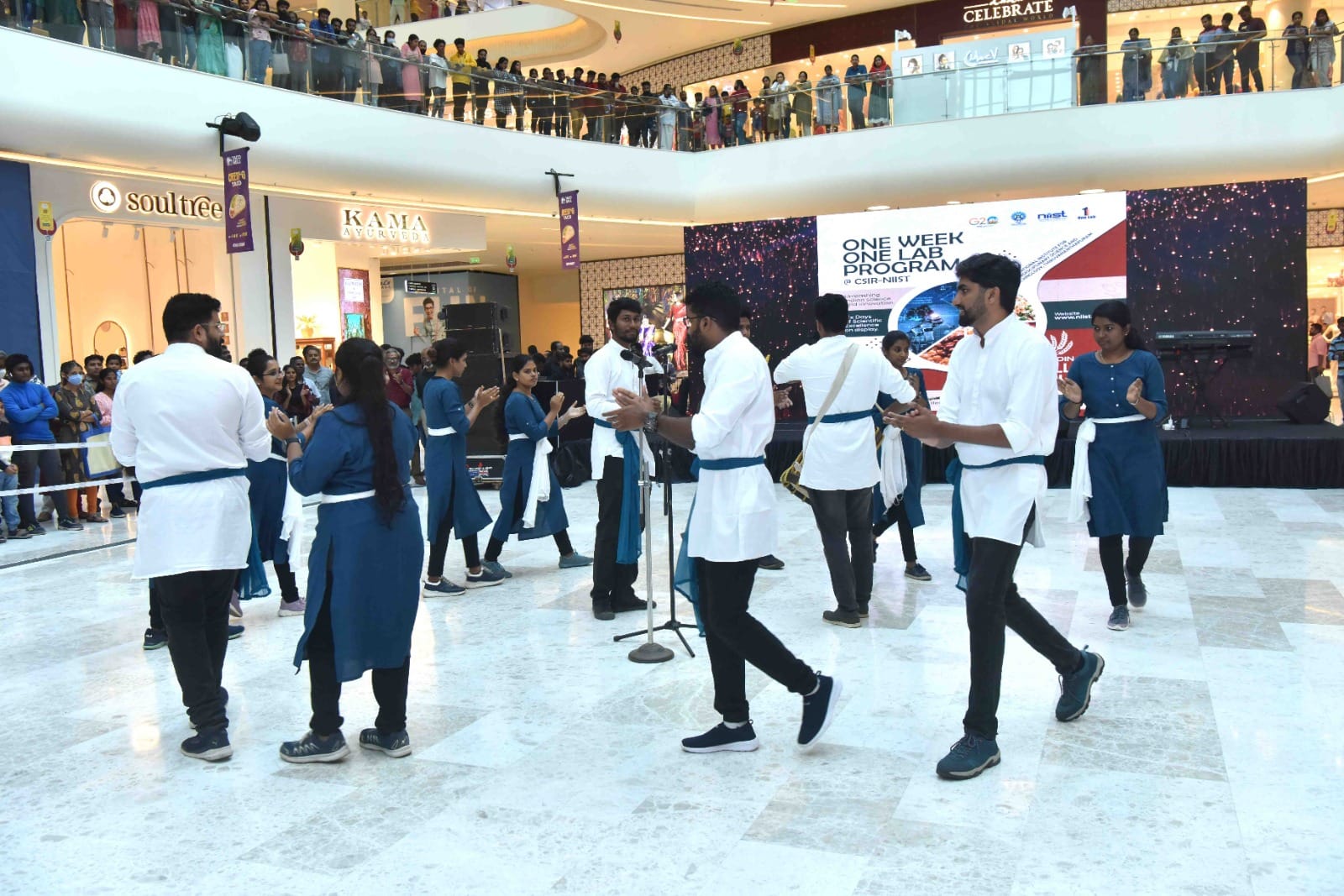 മില്ലറ്റ് ഫെസ്റ്റിവലിന്റെ പ്രചാരണത്തിനും സിഎസ്ഐആർ-എൻഐഐഎസ്ടിയുടെ വൺ വീക്ക് വൺ ലാബ് പ്രോഗ്രാമിനുമായി ലുലു മാളിൽ NIIST വിദ്യാർത്ഥി സമൂഹം അവതരിപ്പിച്ച ഫ്ലാഷ് മോബും തെരുവ് നാടകവും