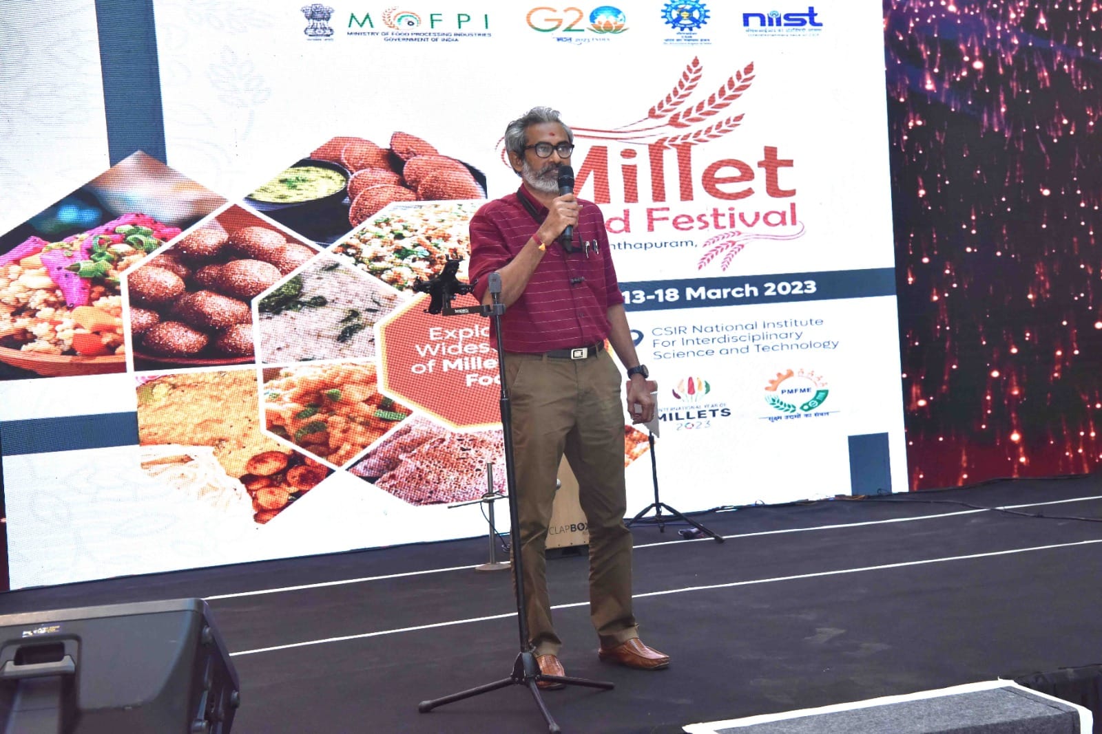 മില്ലറ്റ് ഫെസ്റ്റിവലിന്റെ പ്രചാരണത്തിനും സിഎസ്ഐആർ-എൻഐഐഎസ്ടിയുടെ വൺ വീക്ക് വൺ ലാബ് പ്രോഗ്രാമിനുമായി ലുലു മാളിൽ NIIST വിദ്യാർത്ഥി സമൂഹം അവതരിപ്പിച്ച ഫ്ലാഷ് മോബും തെരുവ് നാടകവും
