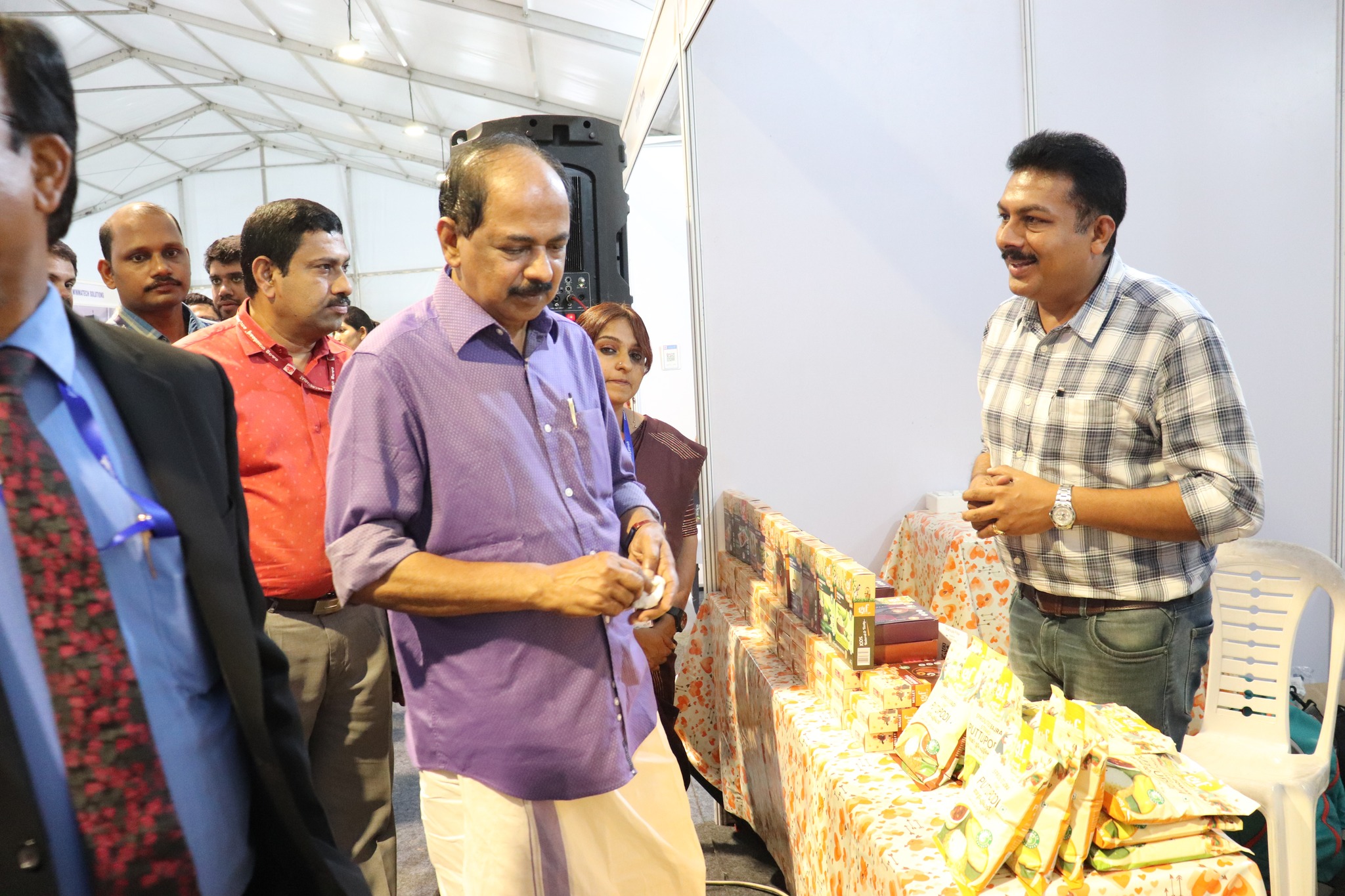 माननीय खाद्य और सार्वजनिक वितरण विभाग मंत्री, केरल सरकार, श्री जीआर अनिल और माननीय कृषि मंत्री, श्री पी प्रसाद ने सीएसआईआर-एनआईआईएसटी का दौरा किया और ओडब्ल्यूओएल कार्यक्रम और मोटा अनाज महोत्सव में भाग लिया। 