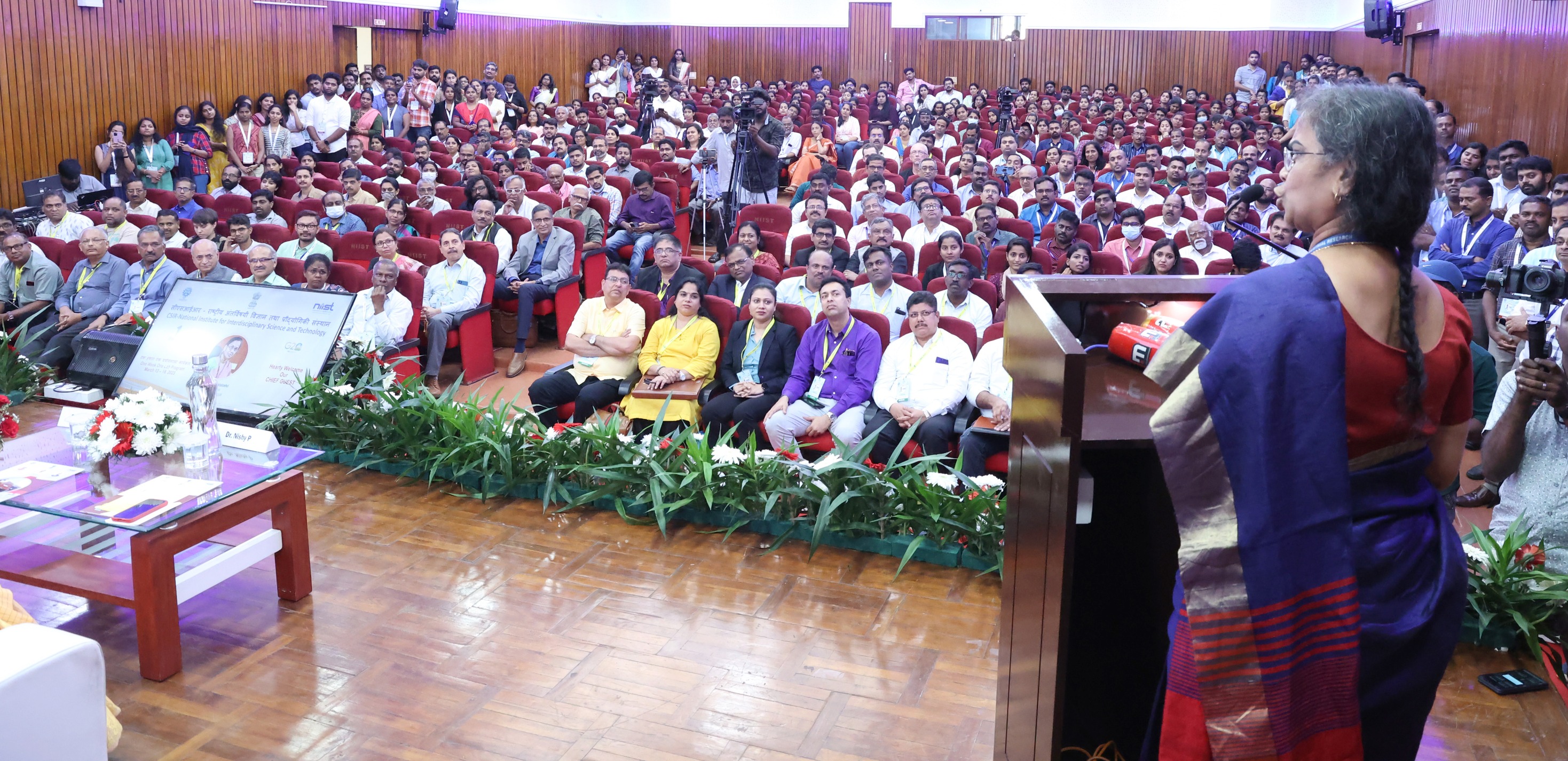 Dr. (Mrs) N. Kalaiselvi (Secretary, DSIR and Director General, CSIR)  inaugurating the One Week One Lab program at CSIR-NIIST