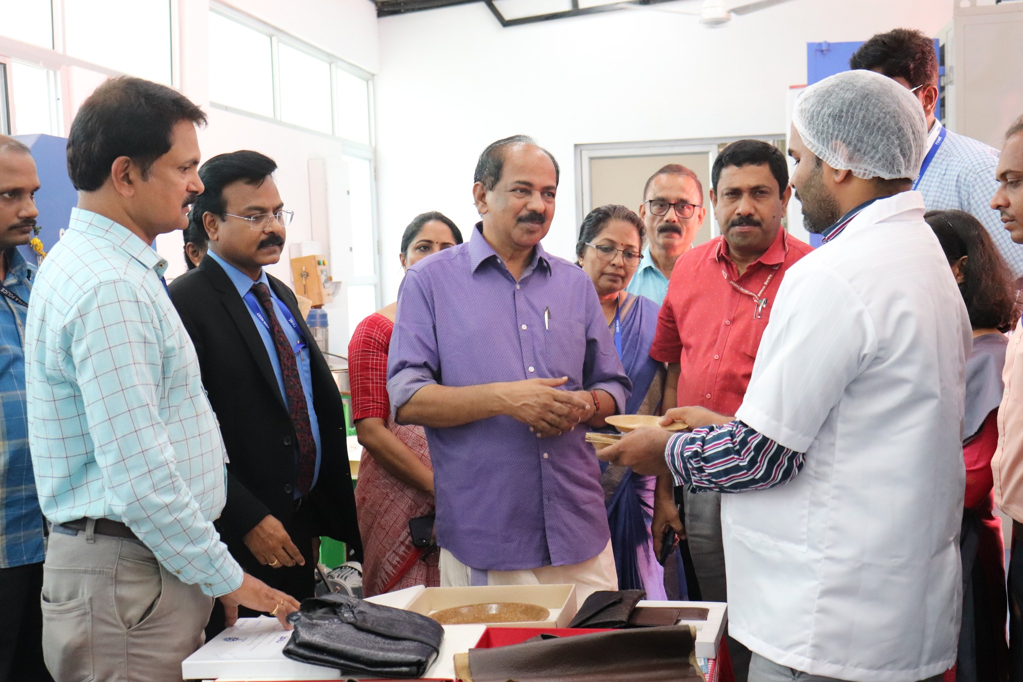 माननीय खाद्य और सार्वजनिक वितरण विभाग मंत्री, केरल सरकार, श्री जीआर अनिल और माननीय कृषि मंत्री, श्री पी प्रसाद ने सीएसआईआर-एनआईआईएसटी का दौरा किया और ओडब्ल्यूओएल कार्यक्रम और मोटा अनाज महोत्सव में भाग लिया। 