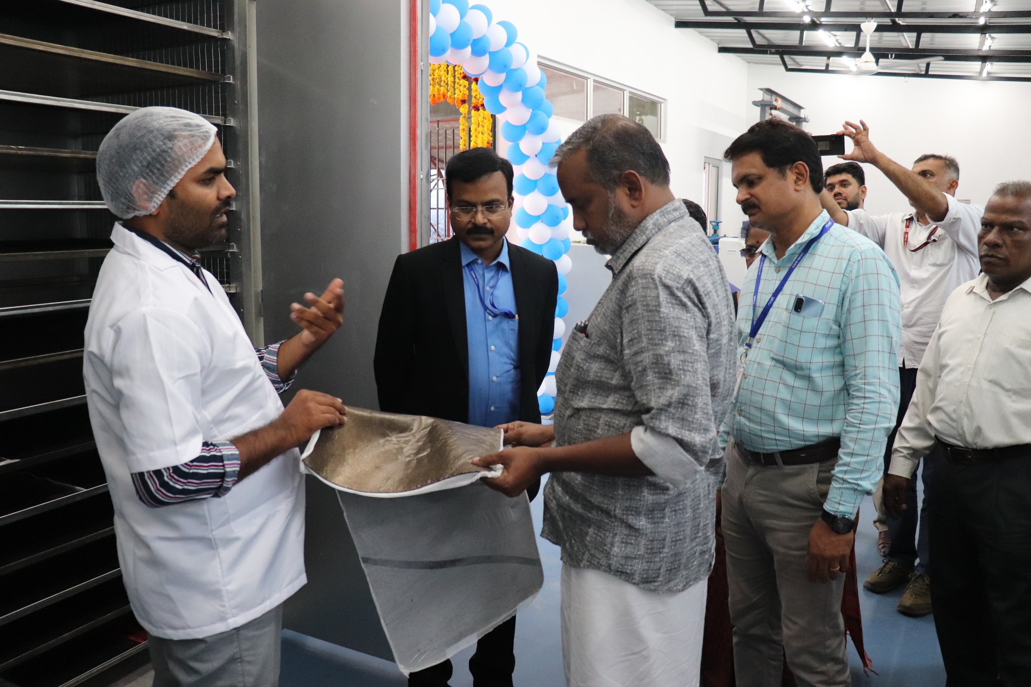 माननीय खाद्य और सार्वजनिक वितरण विभाग मंत्री, केरल सरकार, श्री जीआर अनिल और माननीय कृषि मंत्री, श्री पी प्रसाद ने सीएसआईआर-एनआईआईएसटी का दौरा किया और ओडब्ल्यूओएल कार्यक्रम और मोटा अनाज महोत्सव में भाग लिया। 