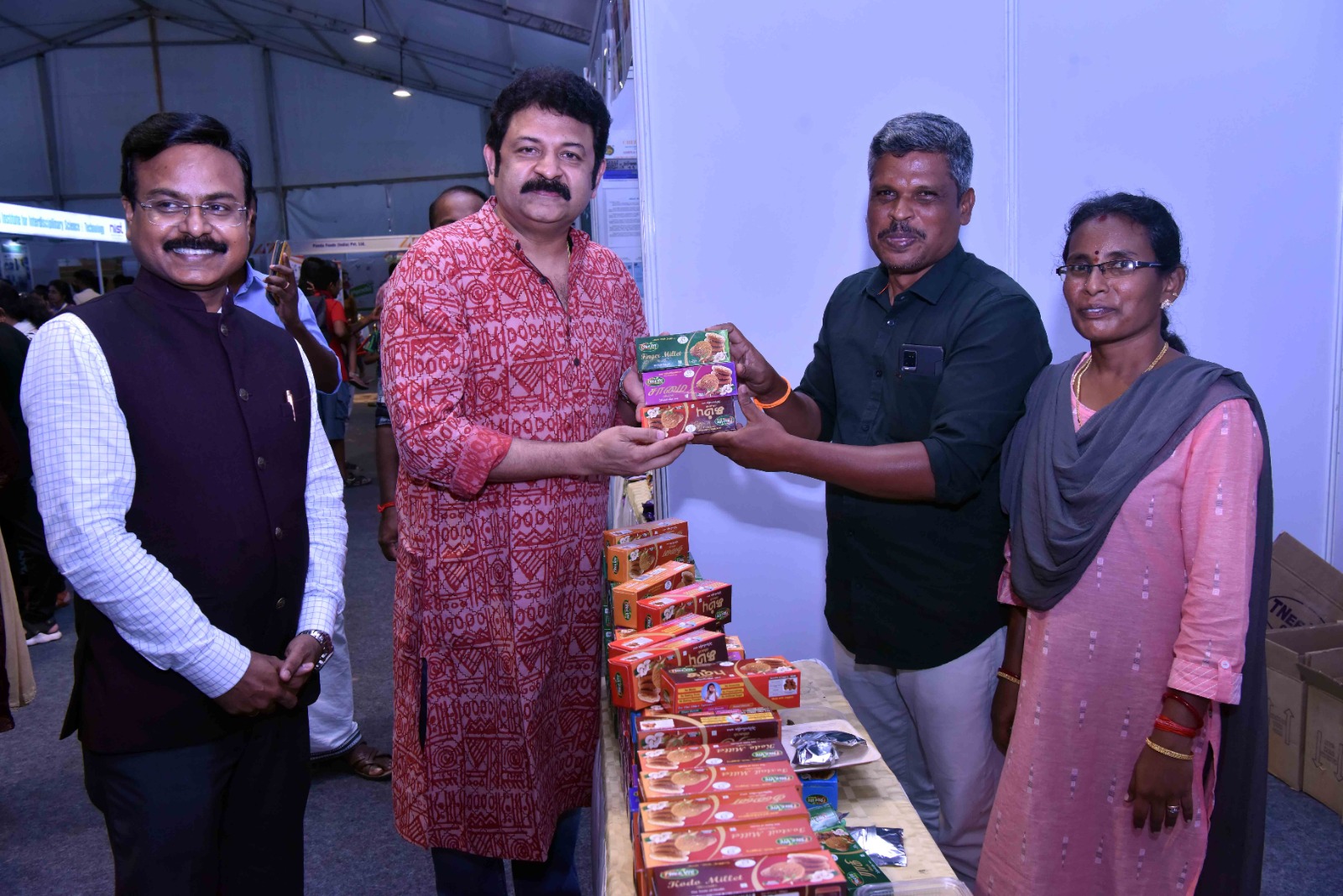 പ്രശസ്ത നടൻ ശ്രീ. കൃഷ്ണ കുമാർ CSIR-NIIST സന്ദർശിക്കുകയും OWOL പ്രോഗ്രാമിലും മില്ലറ്റ് ഫെസ്റ്റിവലിലും പങ്കെടുക്കുകയും ചെയ്തു