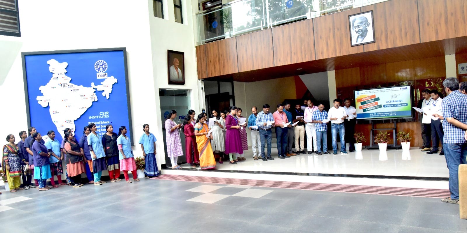 सीएसआईआर-एनआईआईएसटी में स्वच्छता पखवाड़ा गतिविधियों की शुरुआत 2 मई 2024 को निदेशक द्वारा दी गई "स्वच्छता शपथ" के साथ हुई।