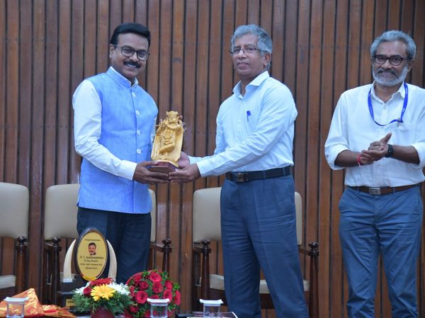  CSIR-NIIST celebrated Dr. C. Anandharamakrishnan's receipt of the prestigious Vigyan Shri Puraskar 2024 from the President, honoring his visionary leadership and outstanding contributions to the field of science and technology.