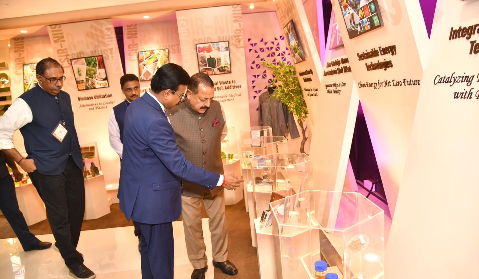 Dr. Jitendra Singh, Hon’ble Minister of Science & Technology, inaugurated the newly established exhibition area at CSIR-NIIST