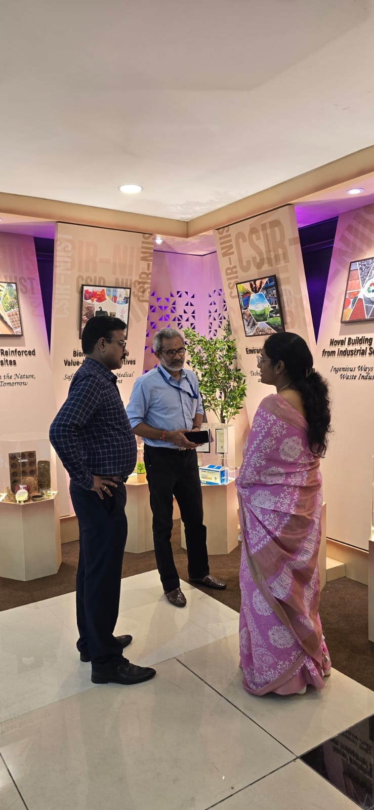 Smt. Laya Maddur IAS, Hon'ble Secretary for Science, Technology and Climate Change, Government of Assam visited the newly created Showcase and R&D facilities at CSIR-NIIST