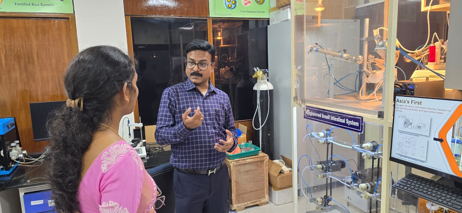 Smt. Laya Maddur IAS, Hon'ble Secretary for Science, Technology and Climate Change, Government of Assam visited the newly created Showcase and R&D facilities at CSIR-NIIST