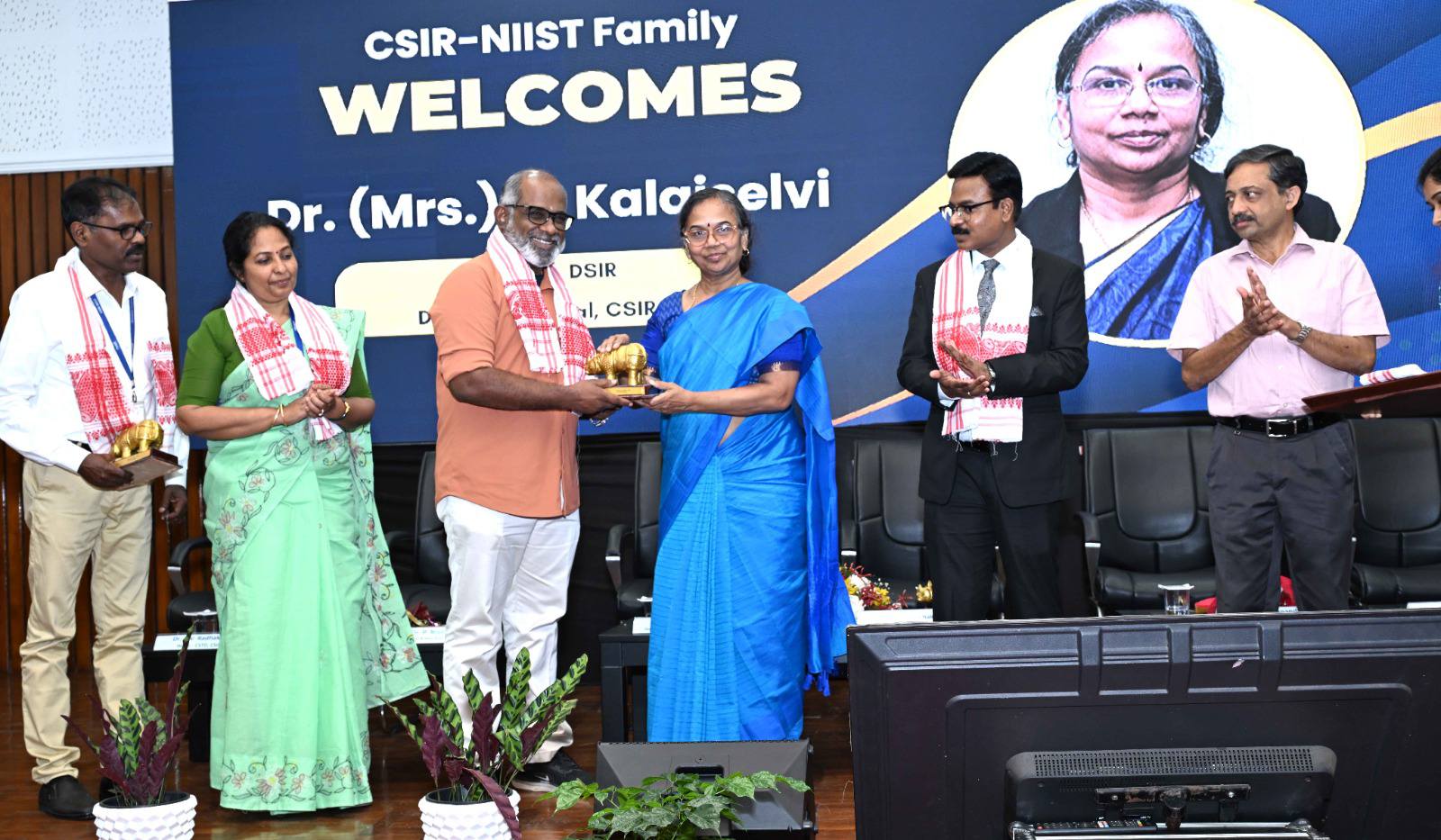 Dr. (Mrs.) N. Kalaiselvi addressed CSIR-NIIST and felicitated the dedicated NIIST family members who played a vital role in the success of IISF-2024