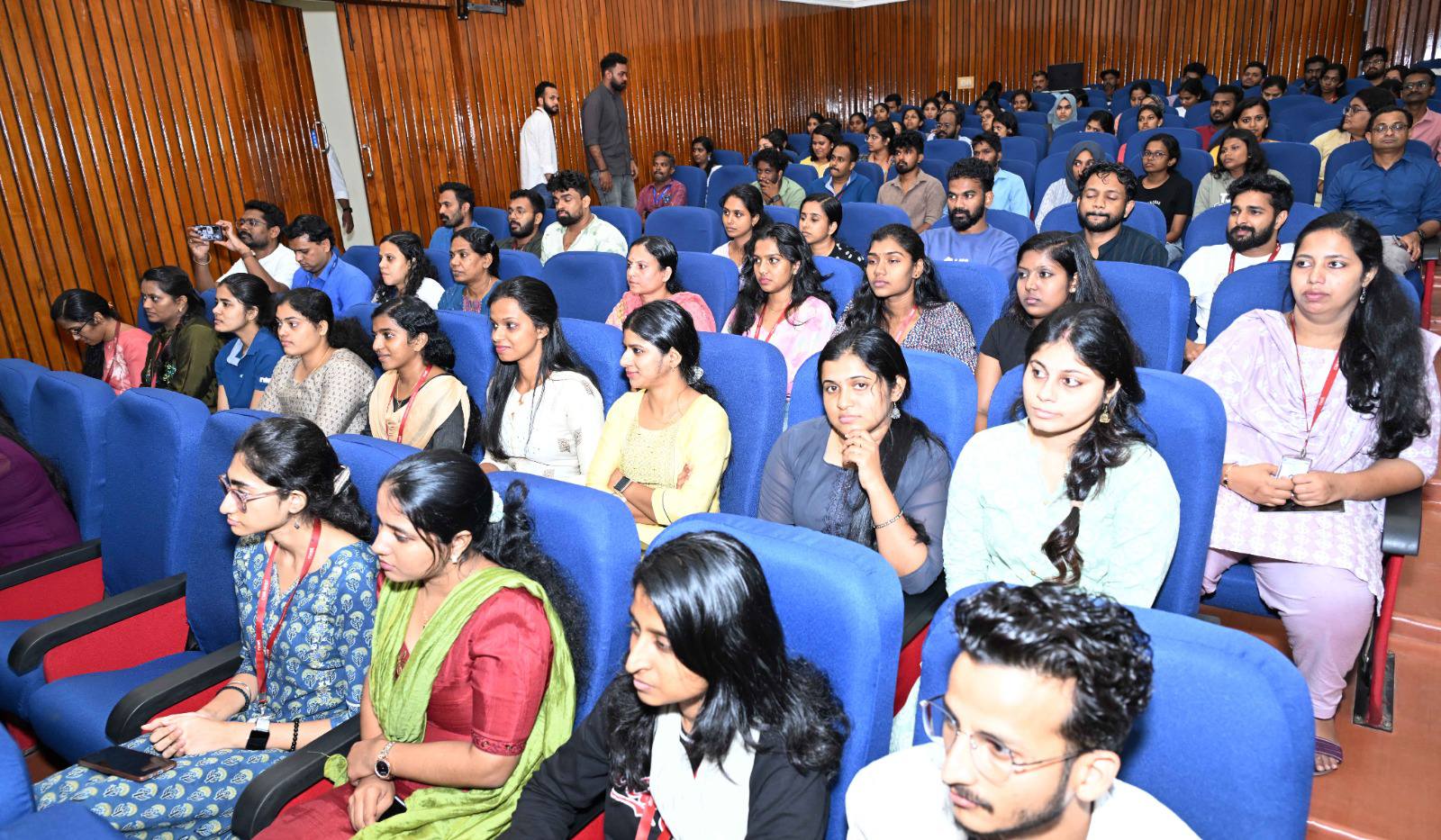 Dr. (Mrs.) N. Kalaiselvi addressed CSIR-NIIST and felicitated the dedicated NIIST family members who played a vital role in the success of IISF-2024