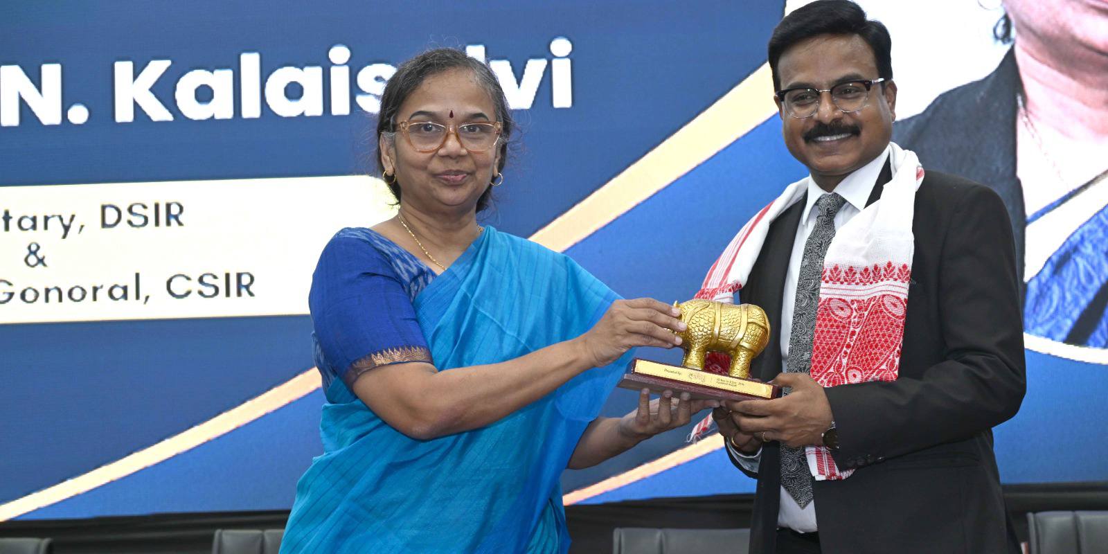 Dr. (Mrs.) N. Kalaiselvi addressed CSIR-NIIST and felicitated the dedicated NIIST family members who played a vital role in the success of IISF-2024