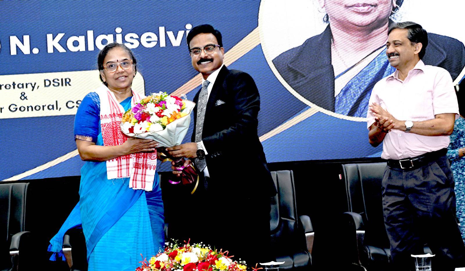 Dr. (Mrs.) N. Kalaiselvi addressed CSIR-NIIST and felicitated the dedicated NIIST family members who played a vital role in the success of IISF-2024