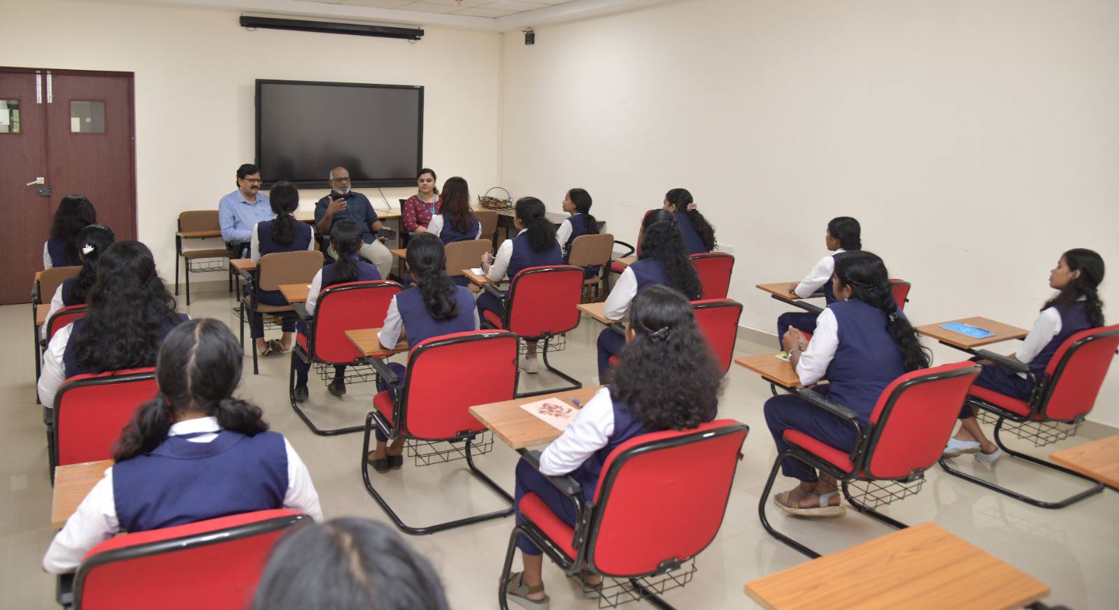 CSIR-NIIST Jigyasa, in partnership with TATA Elxsi CSR, conducted a one-day Career Guidance Workshop for students of Govt. Girls HSS, Malayinkeezhu.