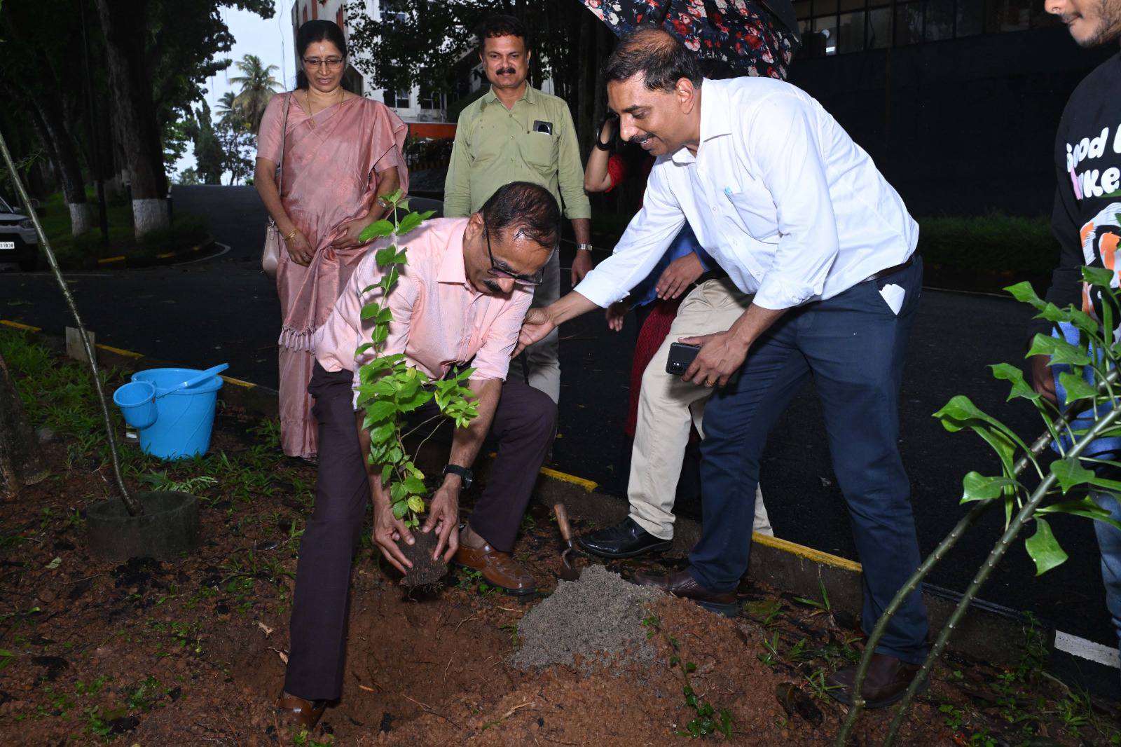Retirement function of Er. Rajeev R., Sr. Superintending Engineer, CSIR-NIIST