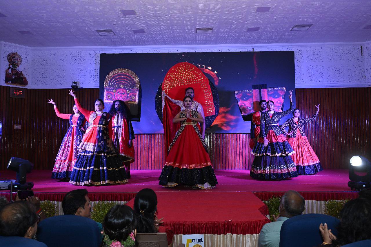 Theyyam-Themed, Indo-Western Themed and Flower-Themed Fashion Show @ CSIR-NIIST as part of Ponnonam @ 50